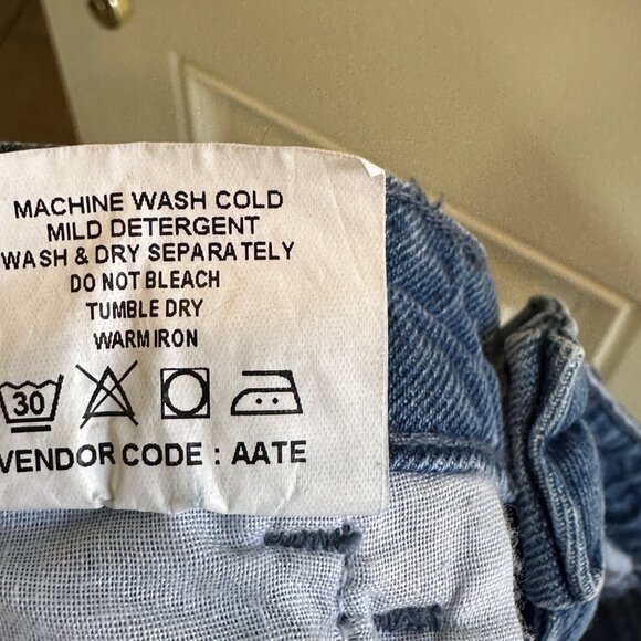 Dressberry Distressed Women's Cotton Denim Shorts 32 W/ Frayed Hem & Pockets - Picture 10 of 12